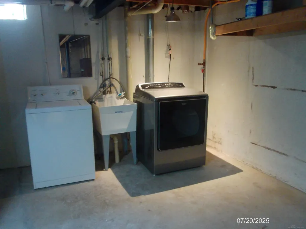 41223 Sesame Drive Sterling Heights City MI 48314