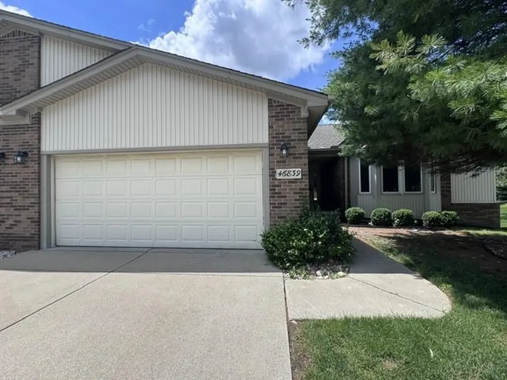 46839 Scotch Pine Lane Macomb Township MI 48042