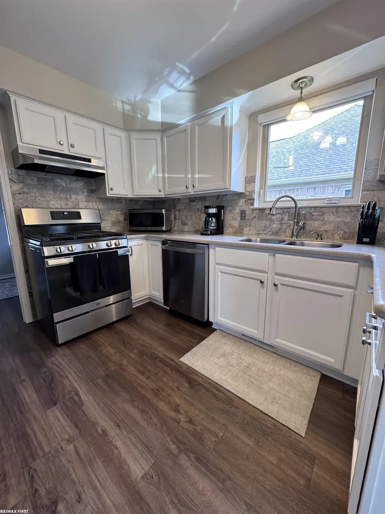 45871 Karam Drive Shelby Charter Township MI 48315