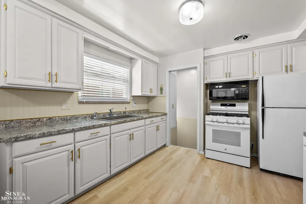 20919 Ardmore Park Drive St. Clair Shores City MI 48081