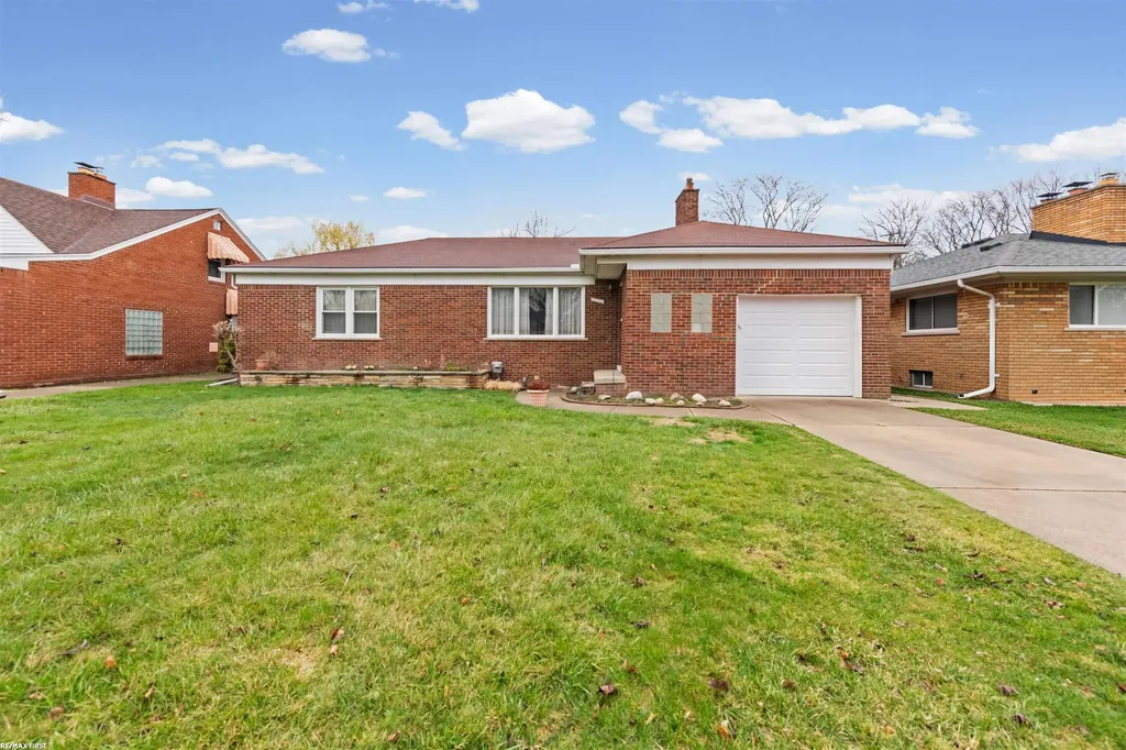 21831 Edgewood Street St. Clair Shores City MI 48080