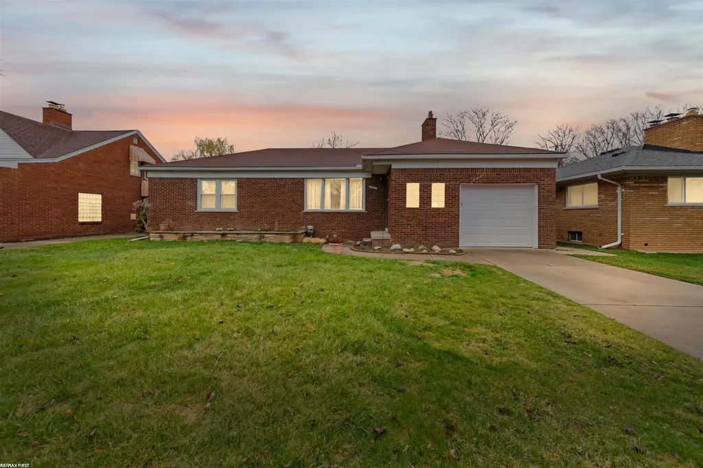 21831 Edgewood Street St. Clair Shores City MI 48080