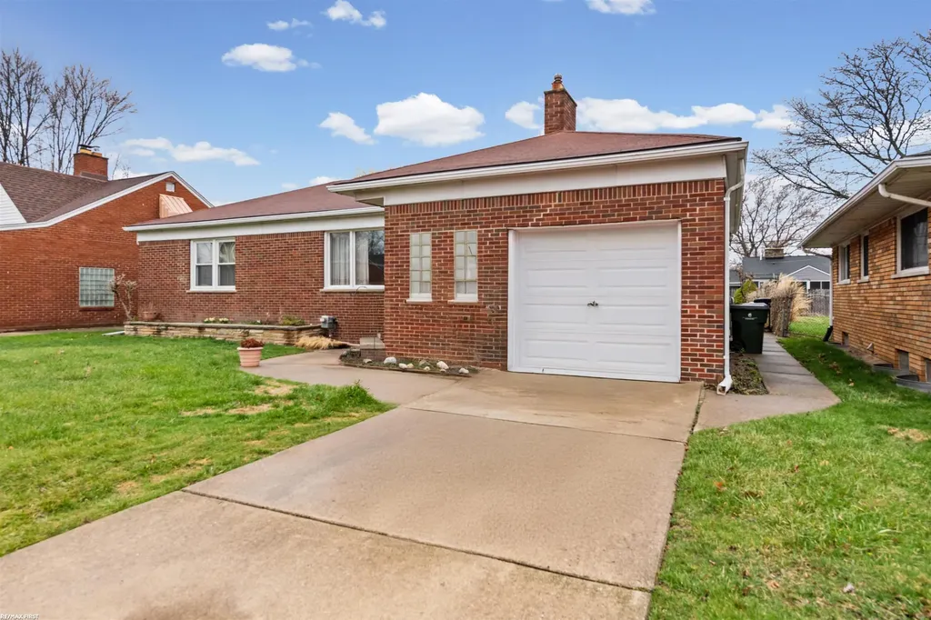 21831 Edgewood Street St. Clair Shores City MI 48080