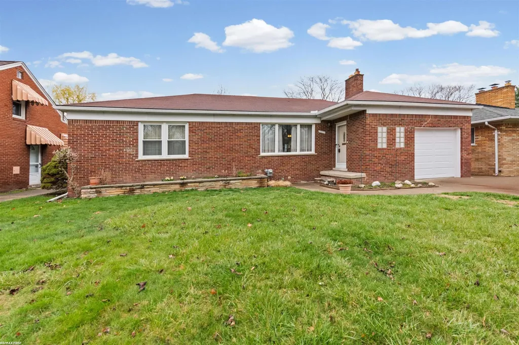 21831 Edgewood Street St. Clair Shores City MI 48080