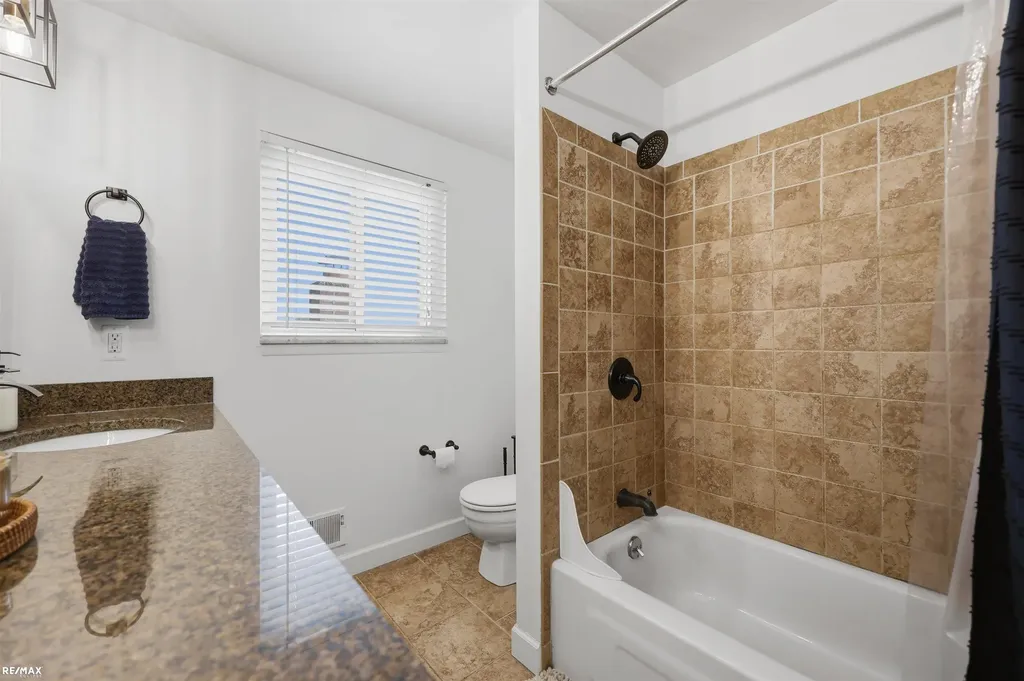 16313 Greenland Drive Macomb Township MI 48044