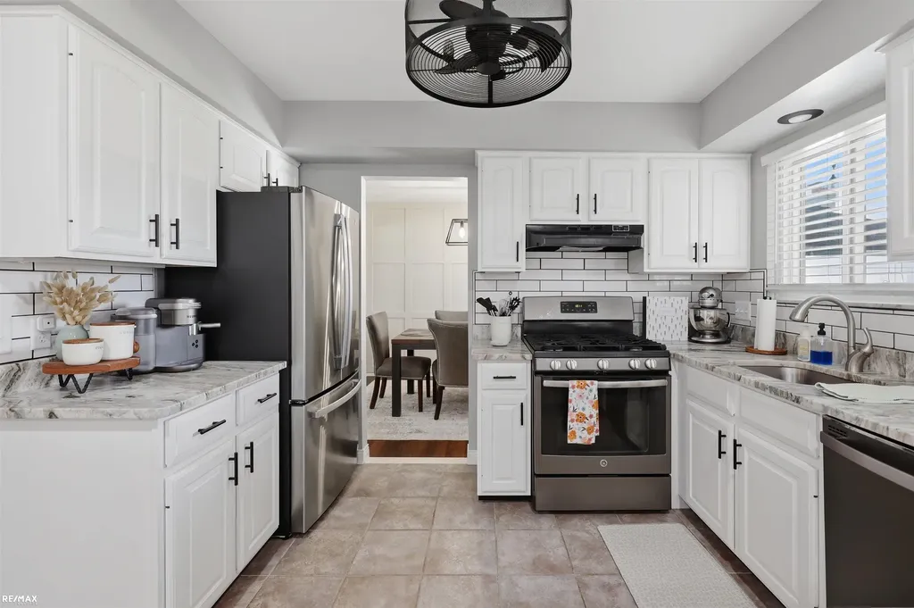 16313 Greenland Drive Macomb Township MI 48044
