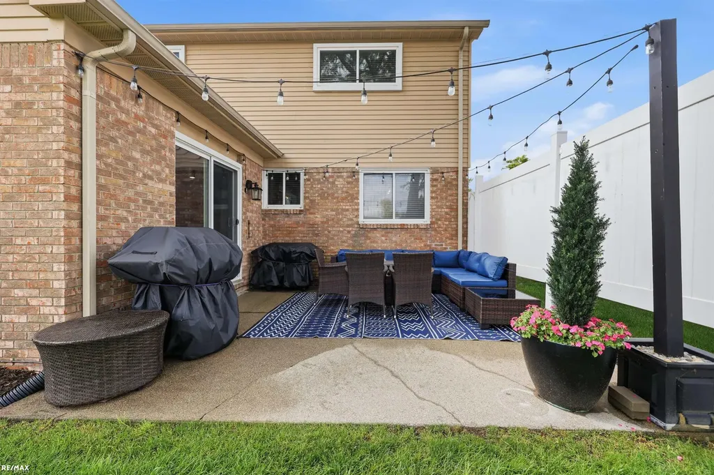 16313 Greenland Drive Macomb Township MI 48044