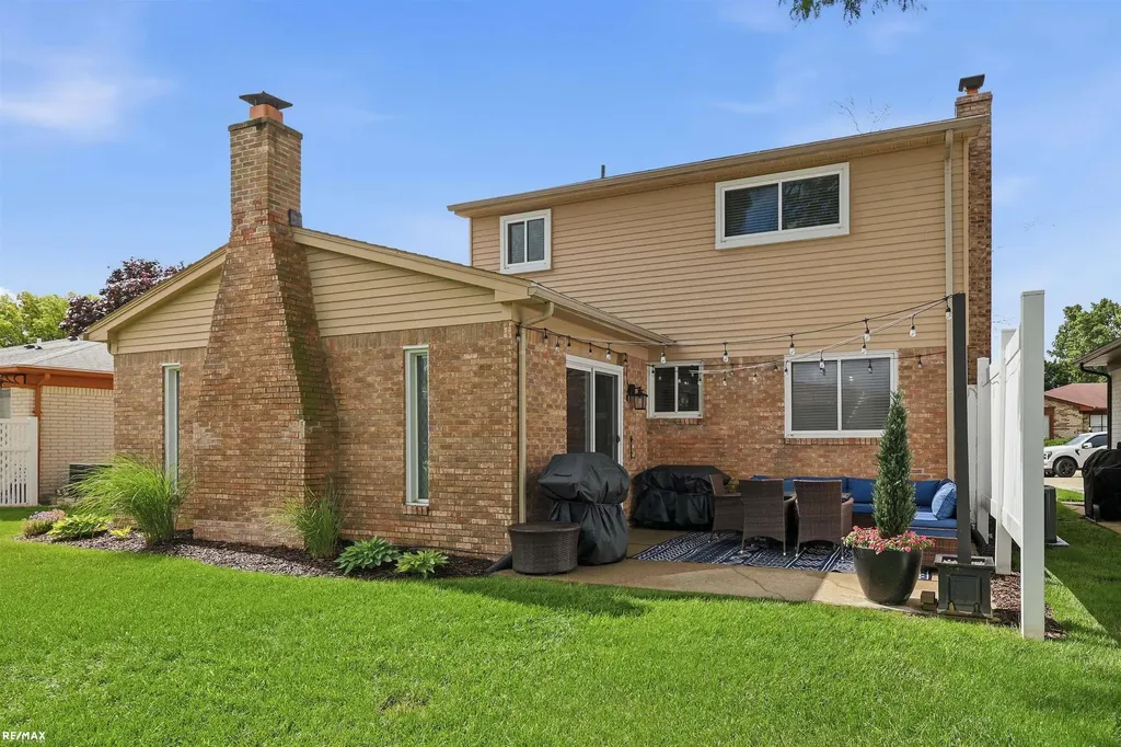 16313 Greenland Drive Macomb Township MI 48044