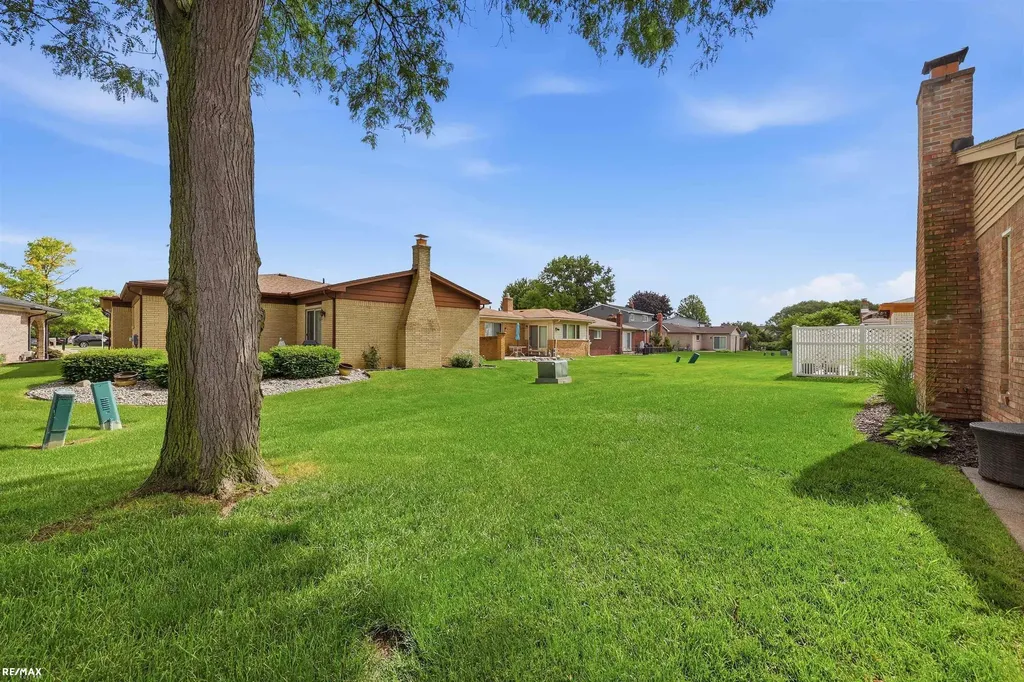 16313 Greenland Drive Macomb Township MI 48044