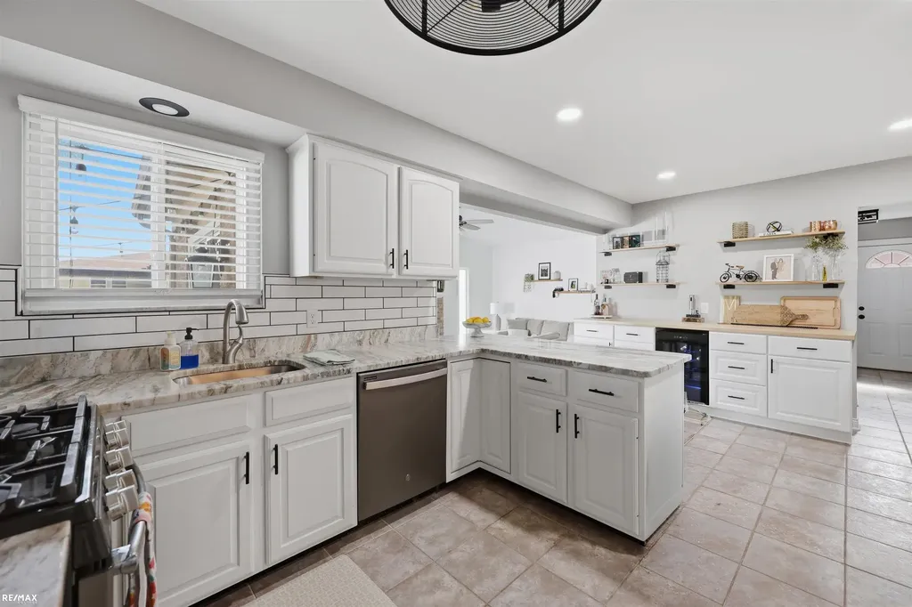 16313 Greenland Drive Macomb Township MI 48044