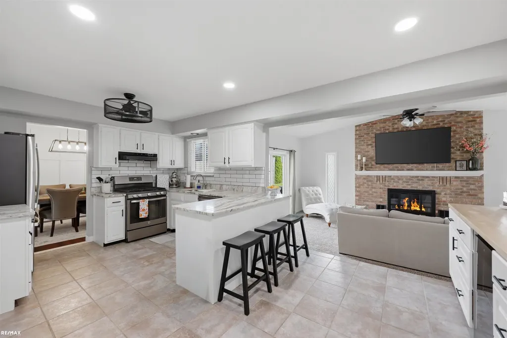 16313 Greenland Drive Macomb Township MI 48044