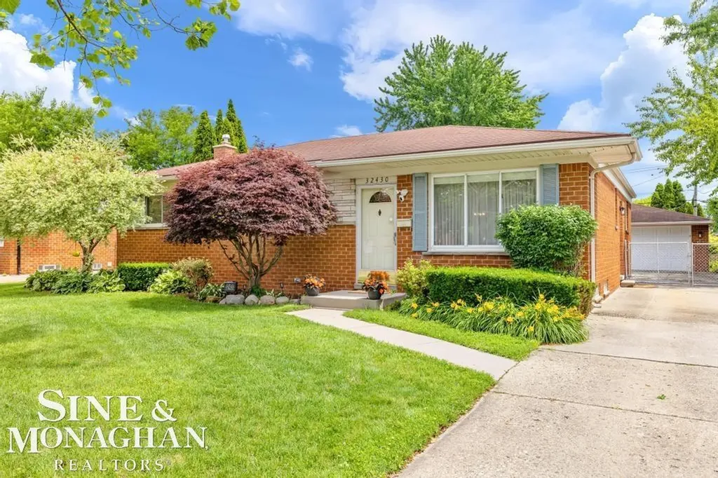 32430 Gloede Drive Warren City MI 48088