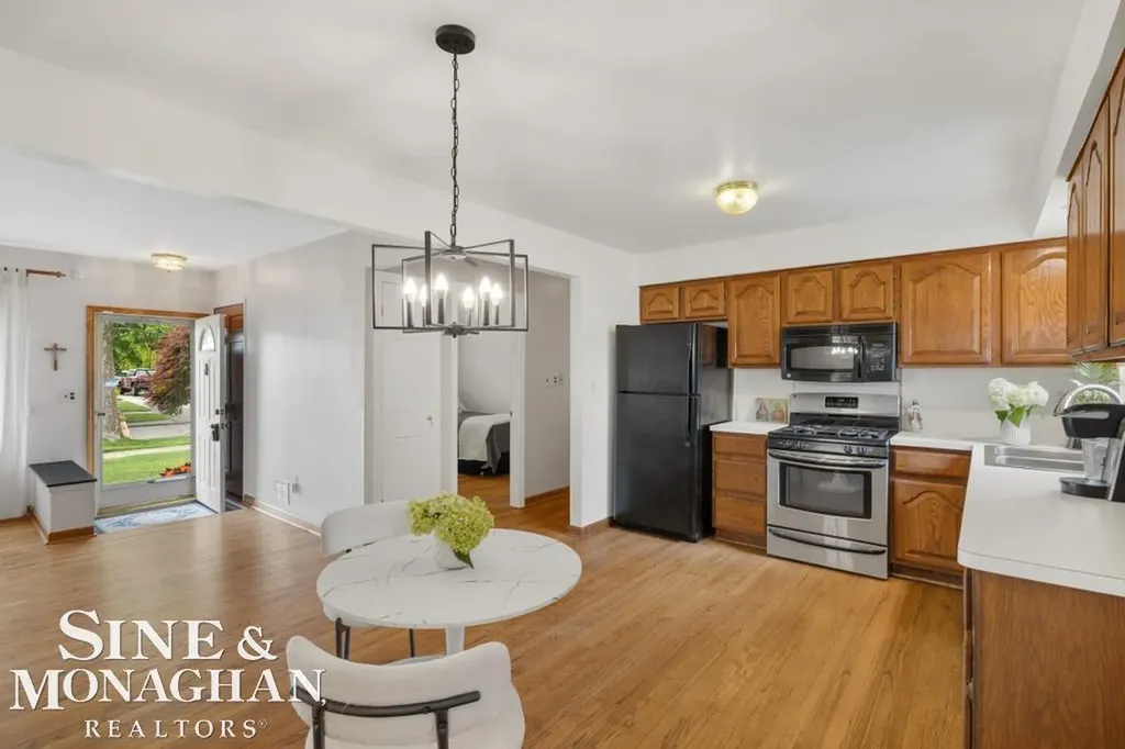 32430 Gloede Drive Warren City MI 48088