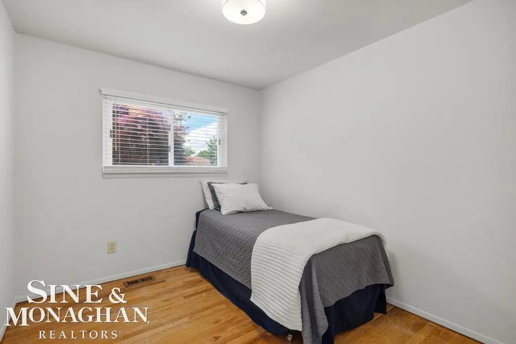 32430 Gloede Drive Warren City MI 48088