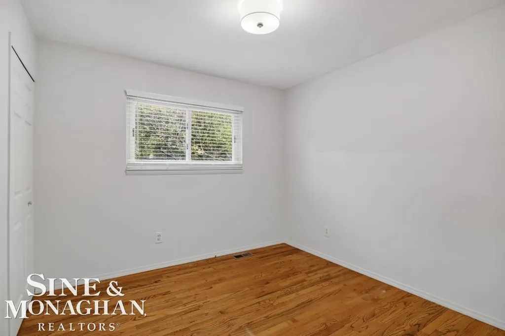32430 Gloede Drive Warren City MI 48088