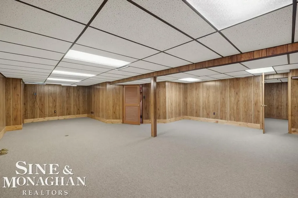 32430 Gloede Drive Warren City MI 48088