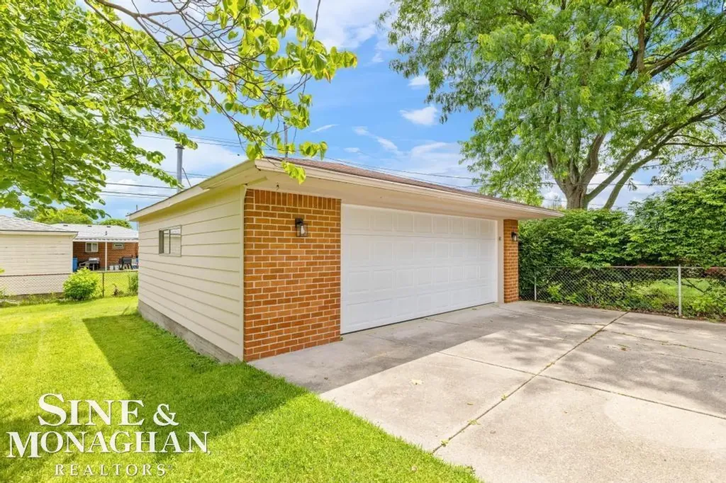 32430 Gloede Drive Warren City MI 48088