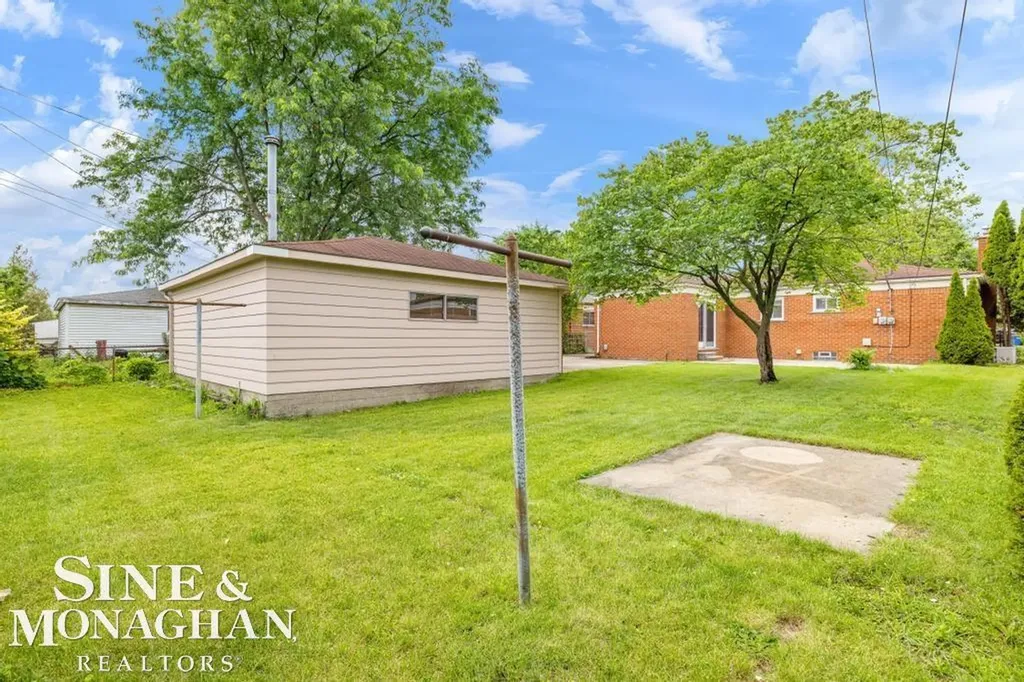 32430 Gloede Drive Warren City MI 48088
