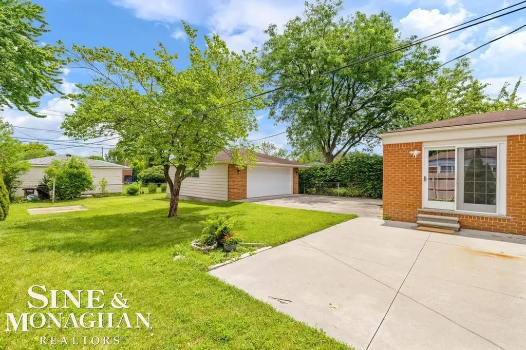 32430 Gloede Drive Warren City MI 48088