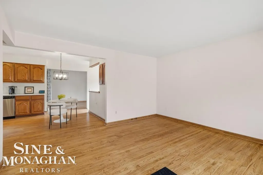 32430 Gloede Drive Warren City MI 48088