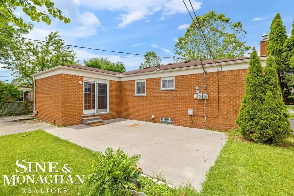 32430 Gloede Drive Warren City MI 48088