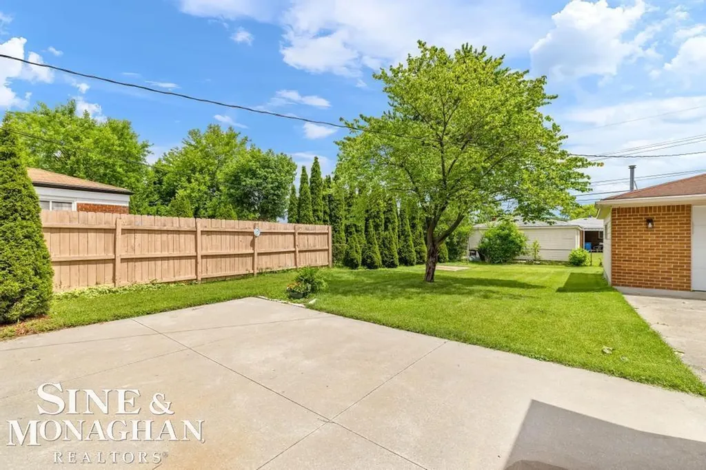 32430 Gloede Drive Warren City MI 48088