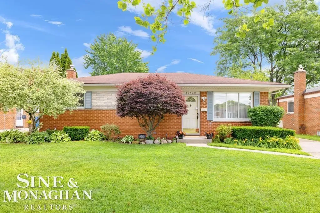 32430 Gloede Drive Warren City MI 48088
