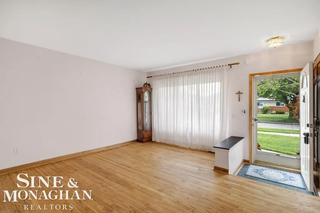 32430 Gloede Drive Warren City MI 48088