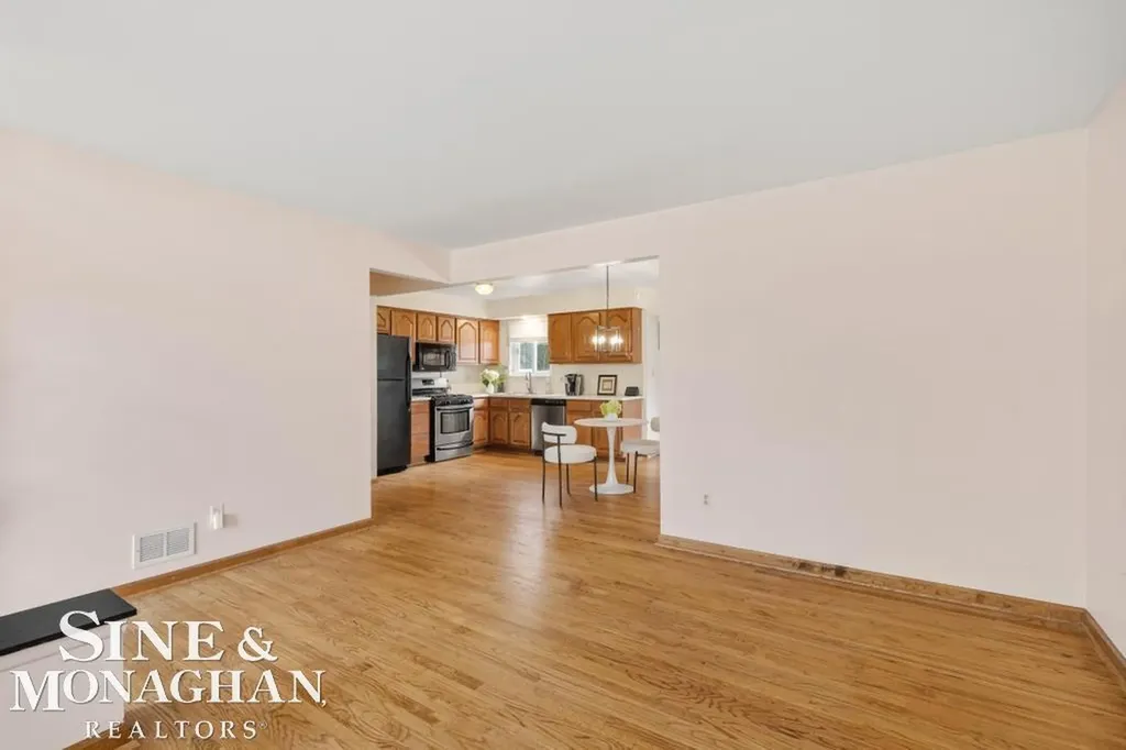 32430 Gloede Drive Warren City MI 48088