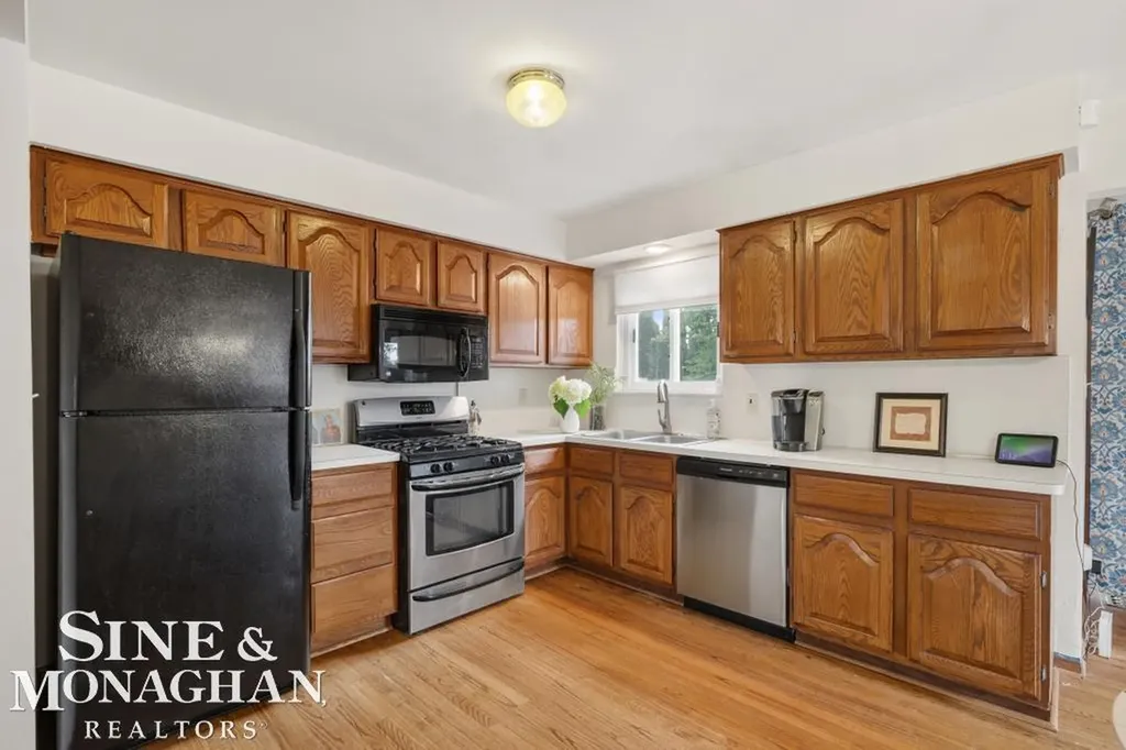 32430 Gloede Drive Warren City MI 48088