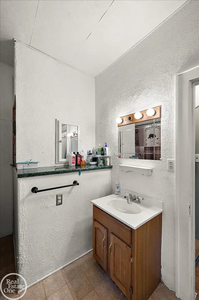 3453 Palms Road Casco Township MI 48064