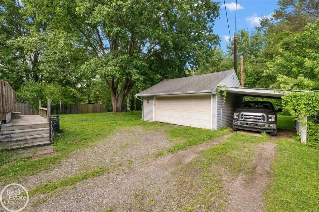 3453 Palms Road Casco Township MI 48064