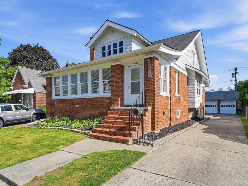 22823 Visnaw Street St. Clair Shores City MI 48081