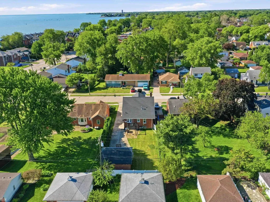 22823 Visnaw Street St. Clair Shores City MI 48081