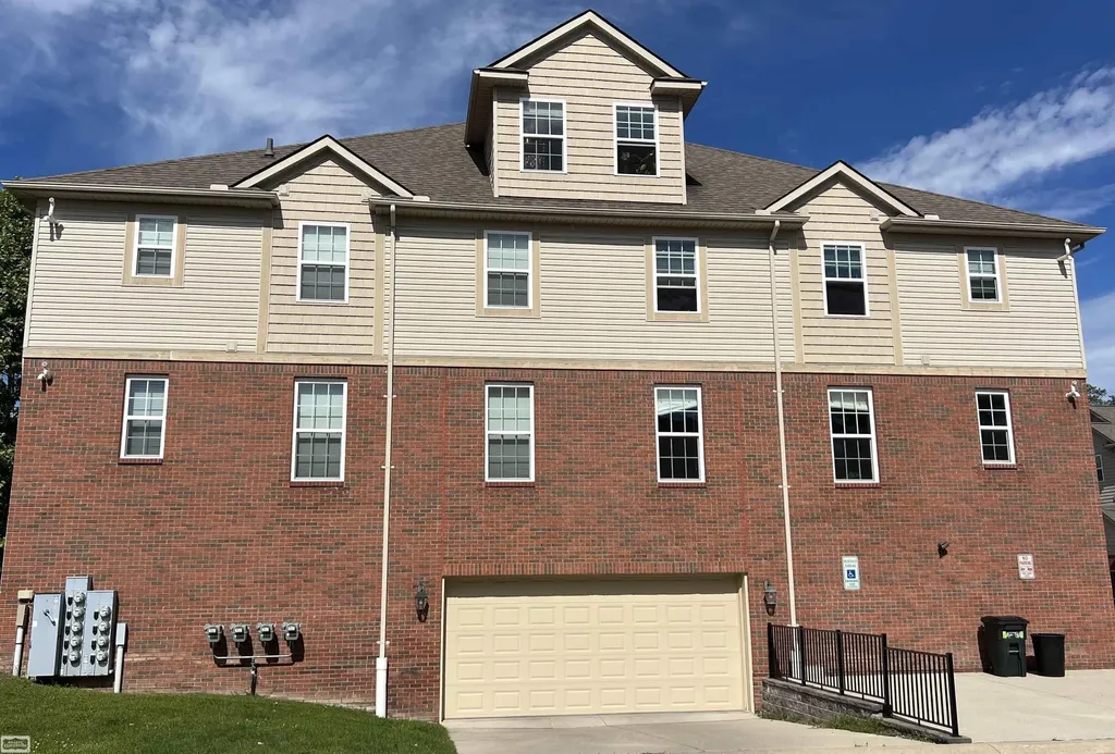 5656 Flagstaff Pines Drive Shelby Charter Township MI 48317