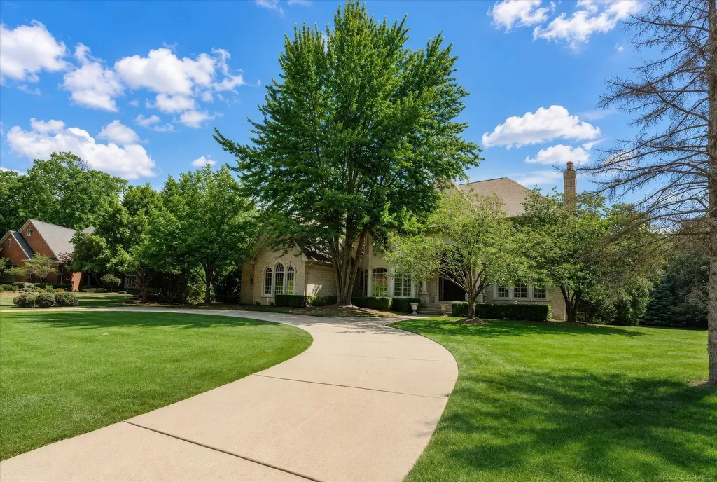 5539 Carrollton Court Oakland Charter Township MI 48306