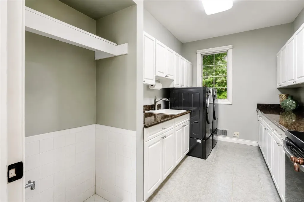 5539 Carrollton Court Oakland Charter Township MI 48306