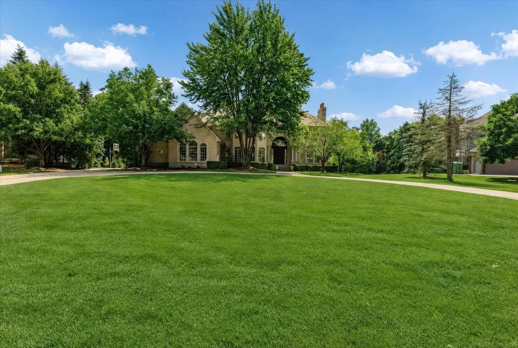 5539 Carrollton Court Oakland Charter Township MI 48306