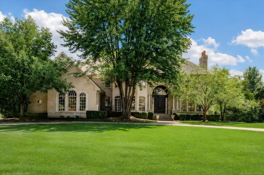 5539 Carrollton Court Oakland Charter Township MI 48306
