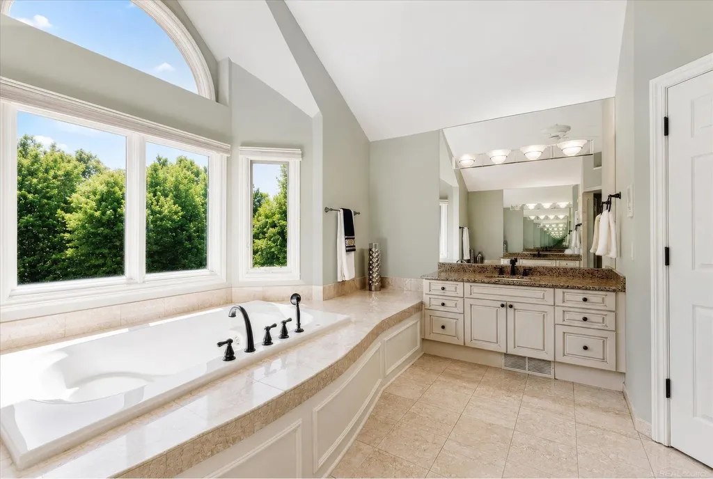 5539 Carrollton Court Oakland Charter Township MI 48306