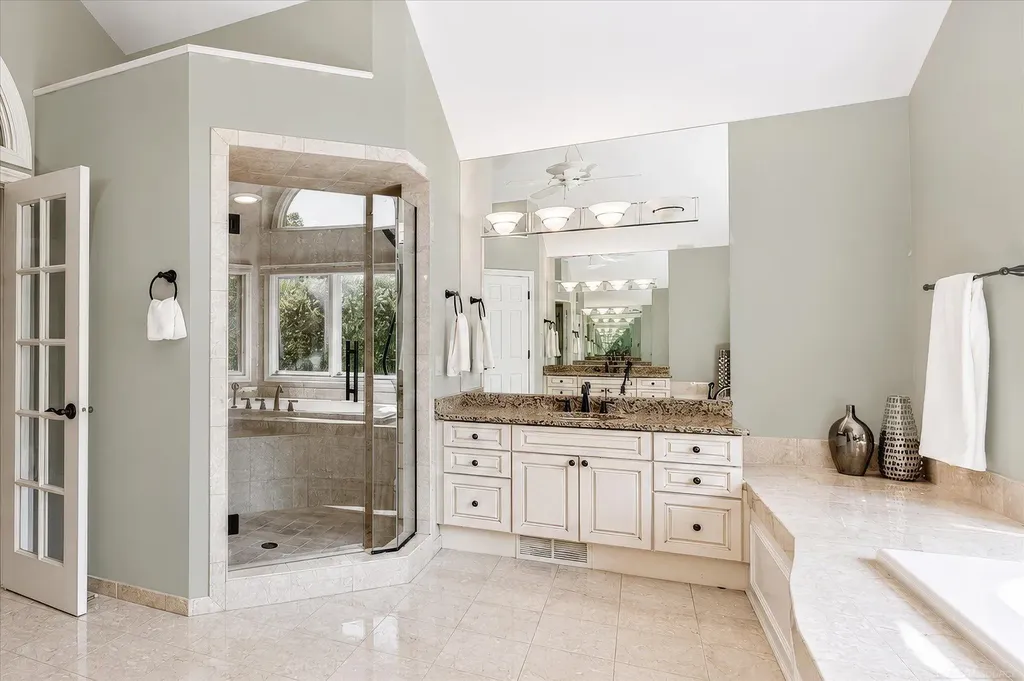 5539 Carrollton Court Oakland Charter Township MI 48306