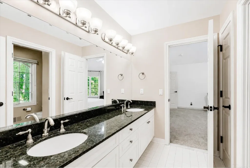 5539 Carrollton Court Oakland Charter Township MI 48306