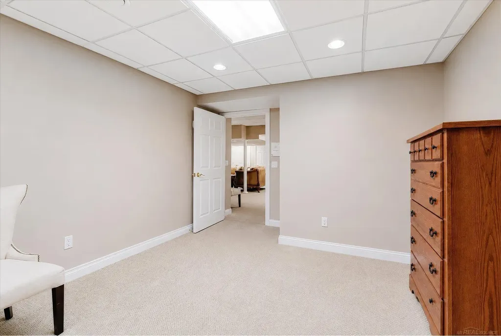 5539 Carrollton Court Oakland Charter Township MI 48306