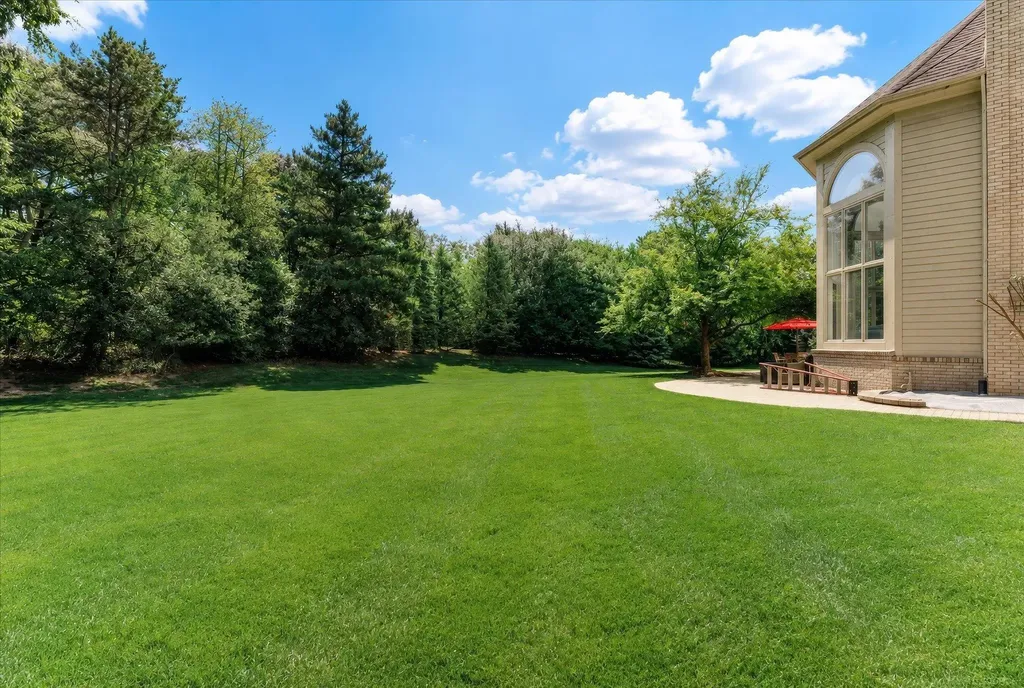 5539 Carrollton Court Oakland Charter Township MI 48306