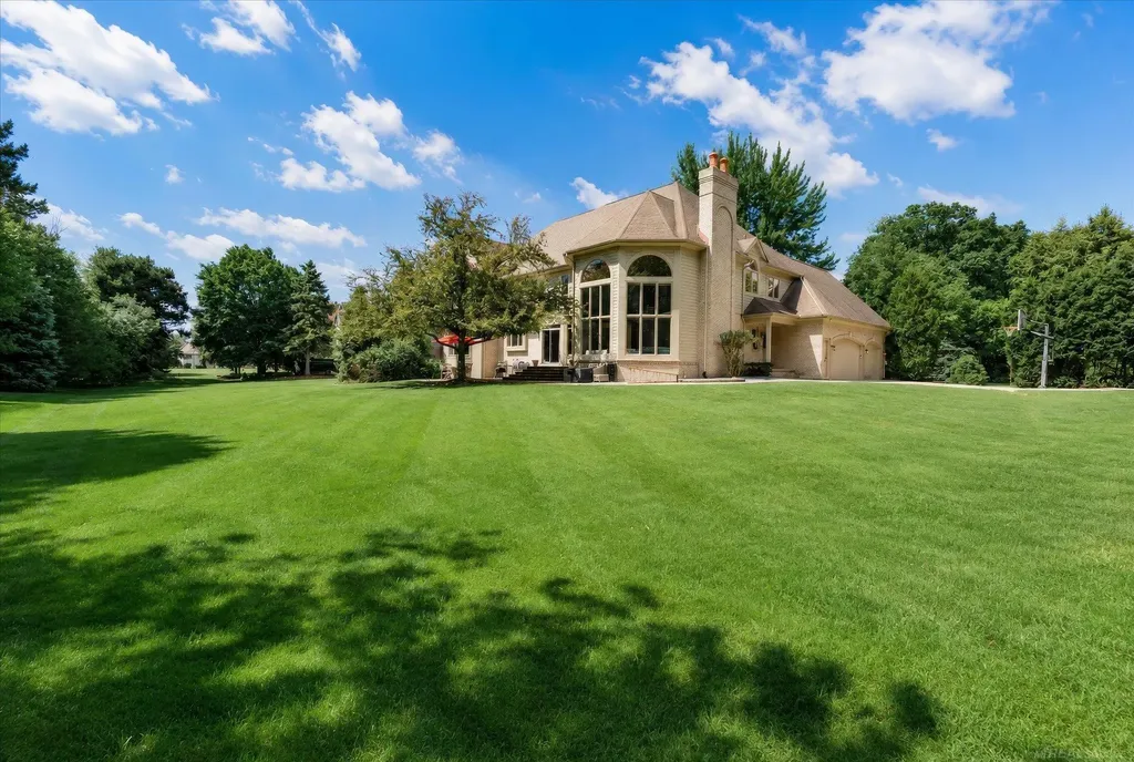 5539 Carrollton Court Oakland Charter Township MI 48306