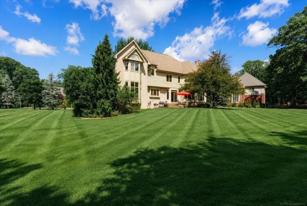 5539 Carrollton Court Oakland Charter Township MI 48306