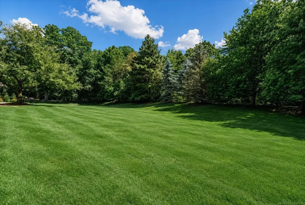 5539 Carrollton Court Oakland Charter Township MI 48306