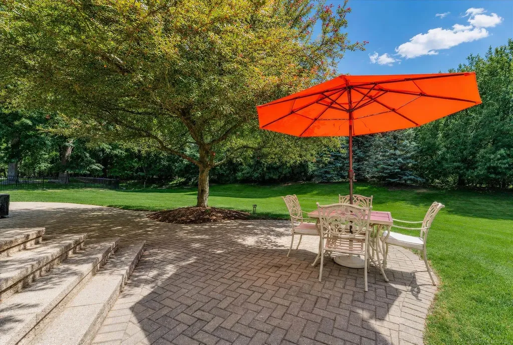 5539 Carrollton Court Oakland Charter Township MI 48306