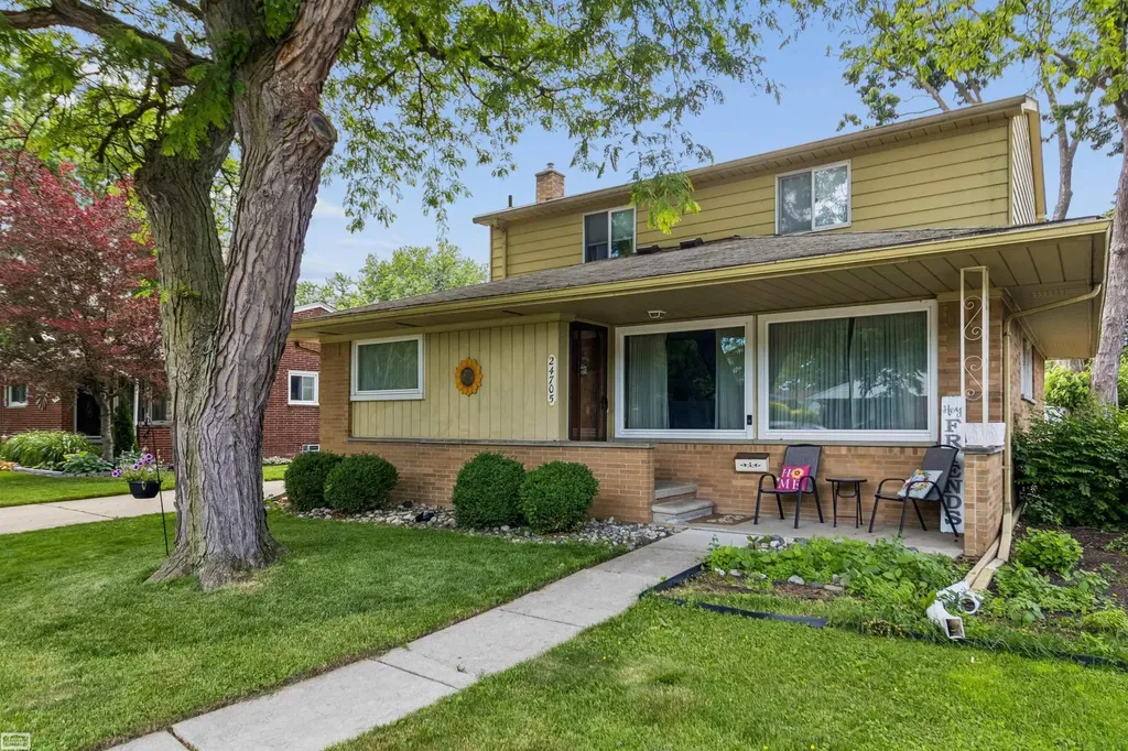 24705 Culver Street St. Clair Shores City MI 48080