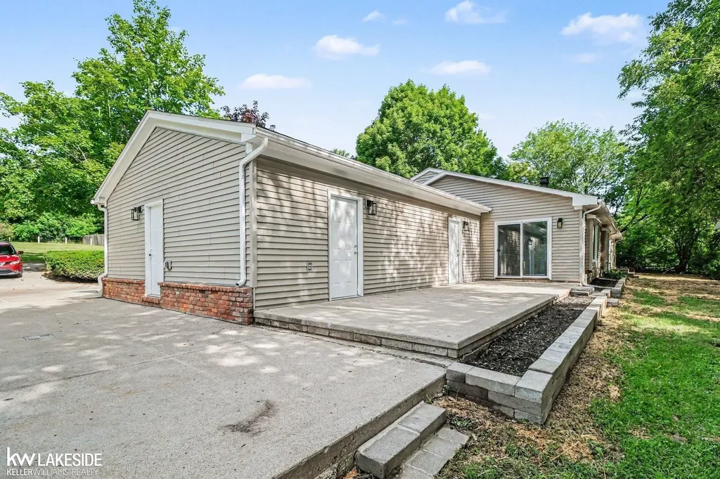 2871 Harvey Street Rochester Hills City MI 48309